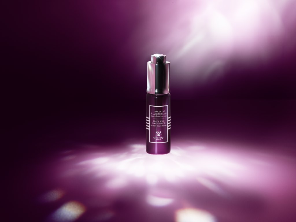 بلاك روز من سيسلي سيروم الإشراق الشبابي