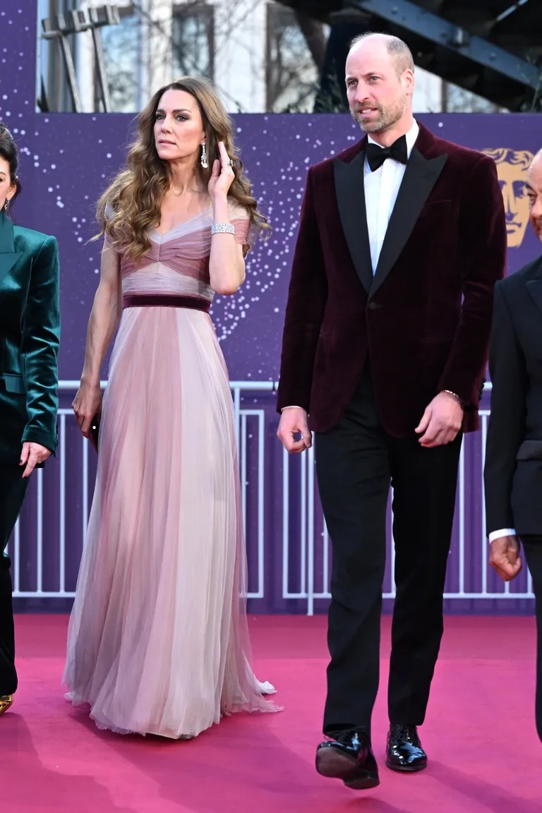 إطلالة "غوتشي" التي لا تموت وتناغم الألوان