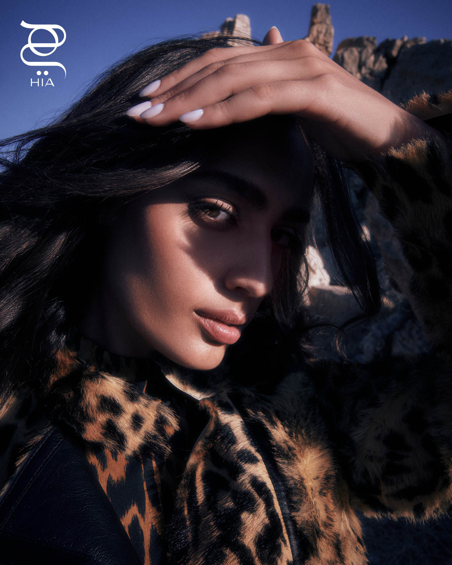 فستان ومعطف وجزمة من دار "غوتشي" Gucci