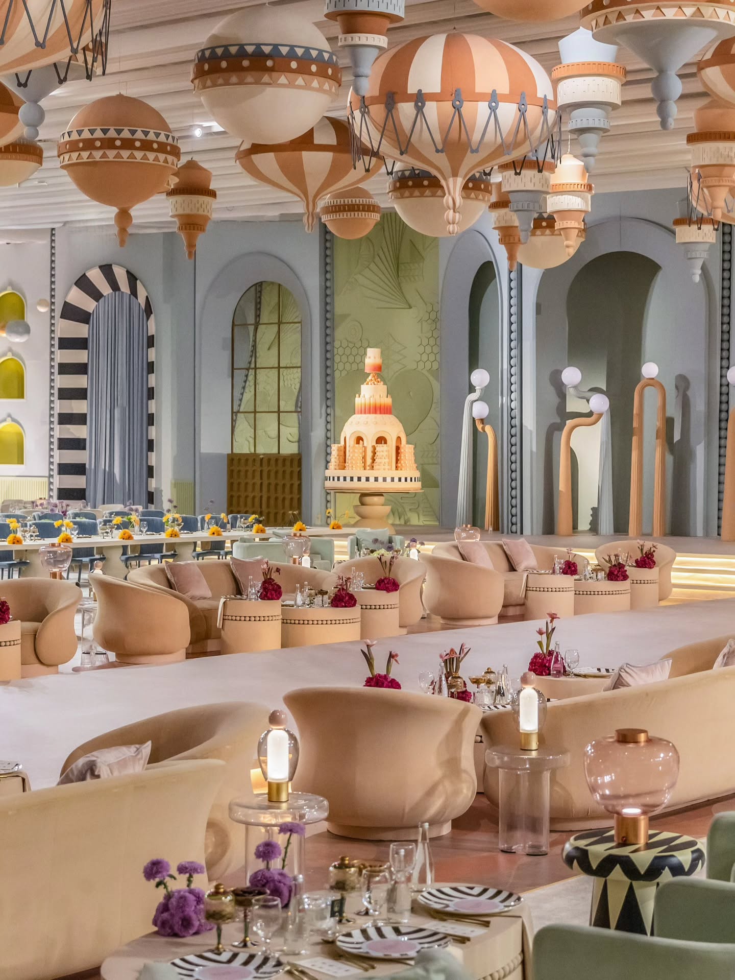 weddingmarketqtrتناسق الألوان والتصميم في أثاث الزفاف من