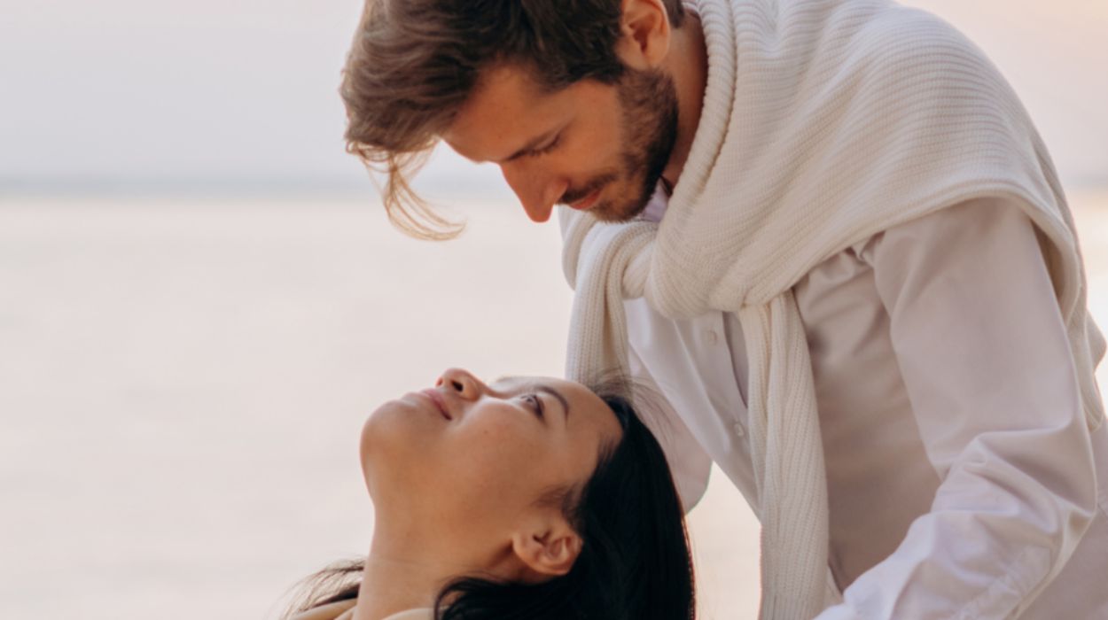 كيف تجعلين رجل العقرب يقع في حبك؟