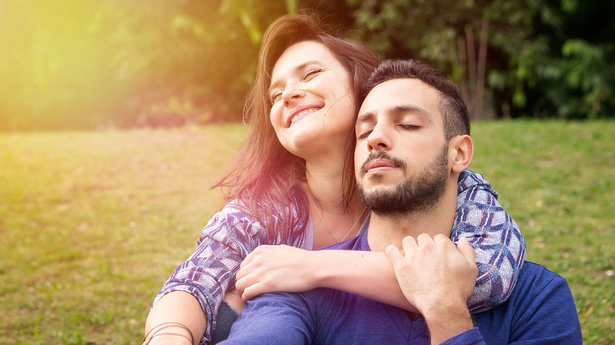 كيف تجعلين رجل الجدي يقع في حبك ويعشقك؟