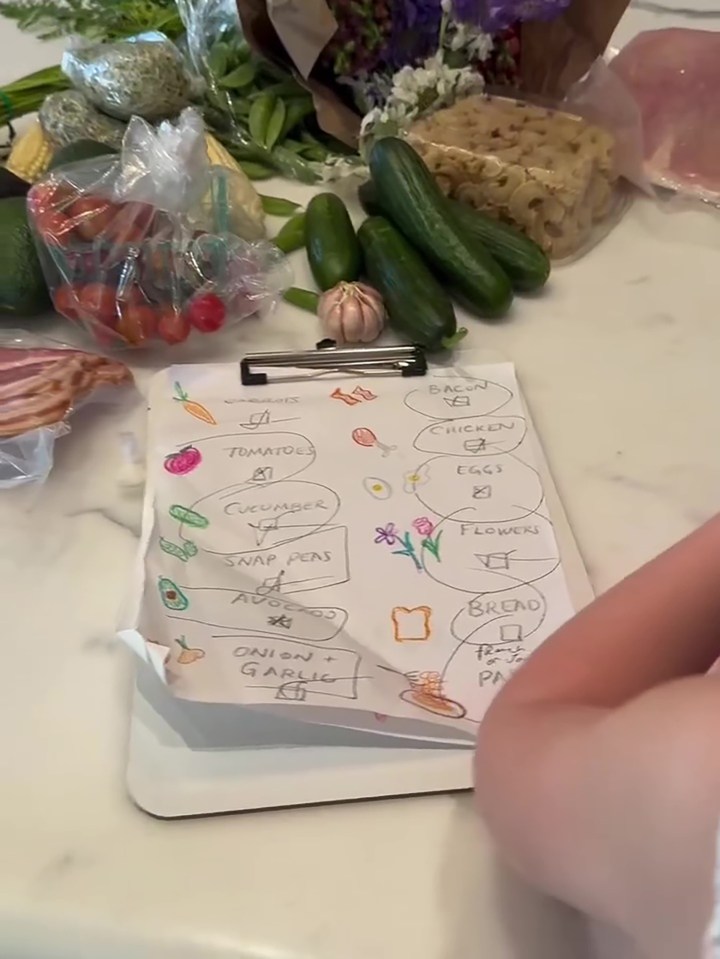 ميغان ترسم ملامح السعادة العائلية عبر الحدود