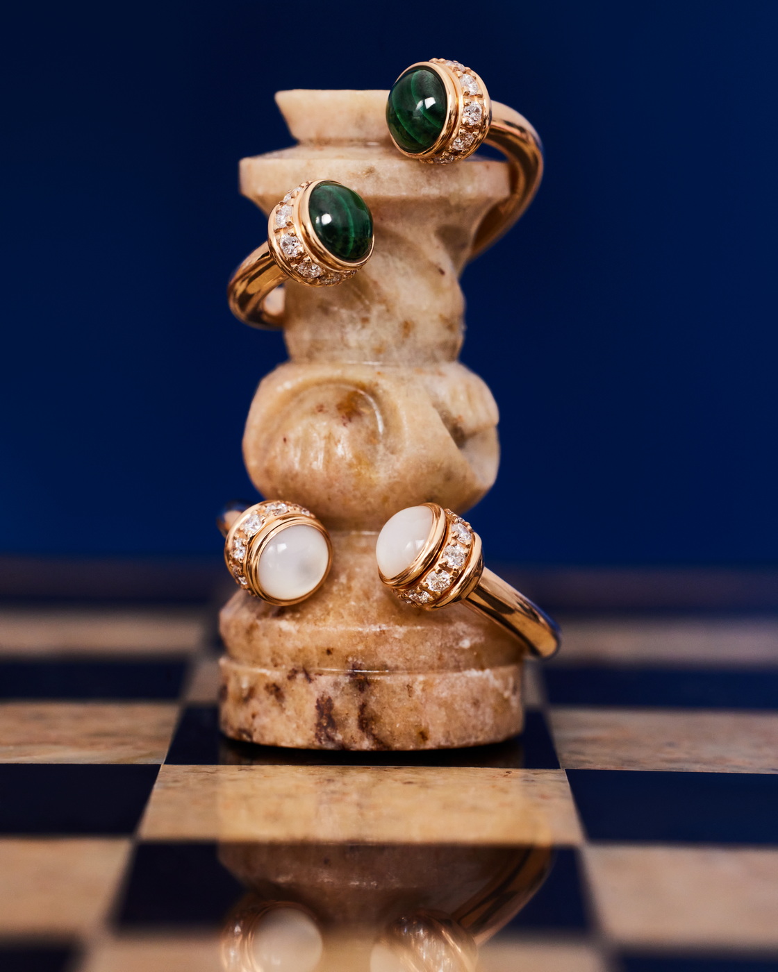 معرض "أيقونات القمر" الفنيّ ذي الطابع السينمائي لتحتفي بروح شهر رمضان الكريم 