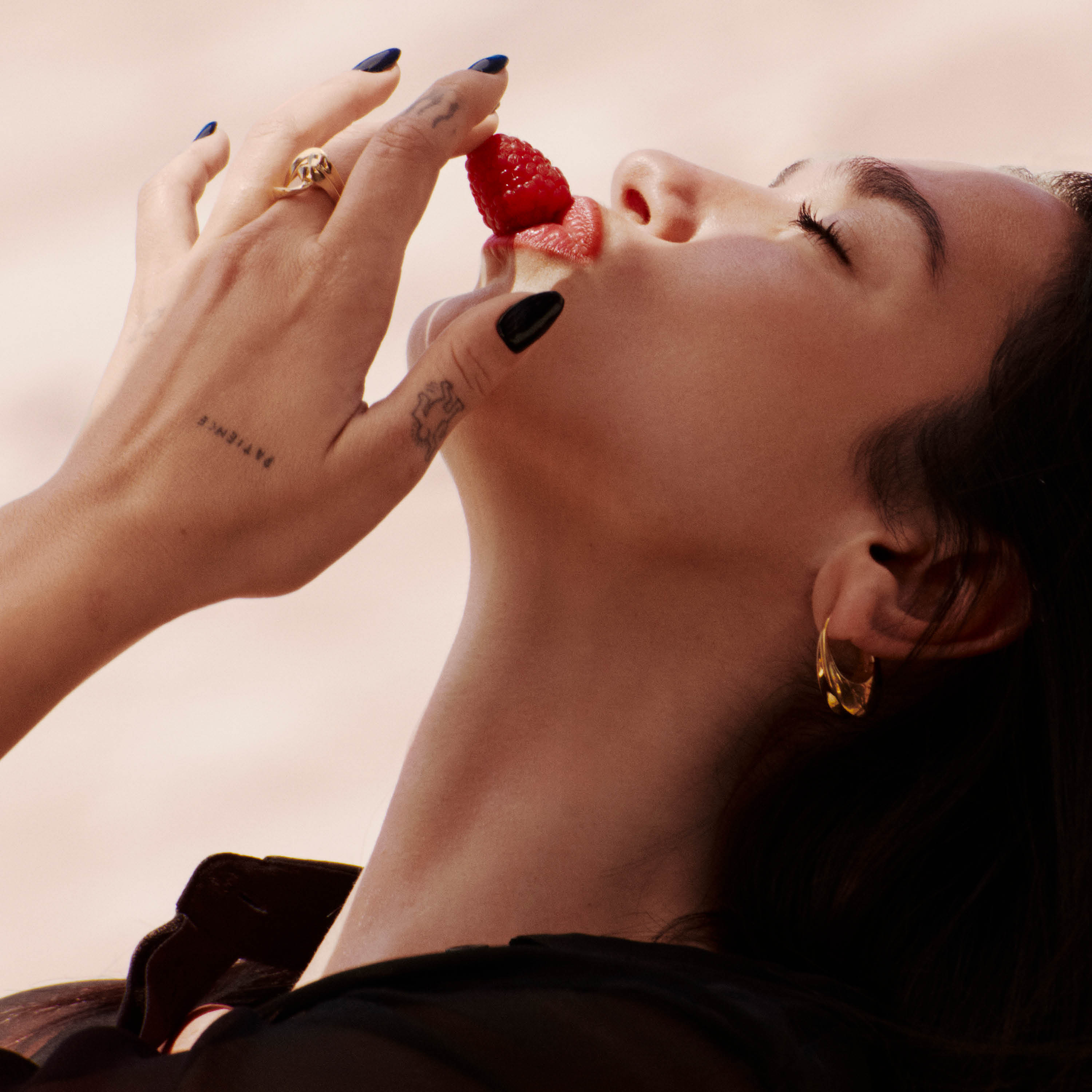 ليبر بيري كراش عطر زهري فاكهي جديد من إيف سان لوران بيوتي