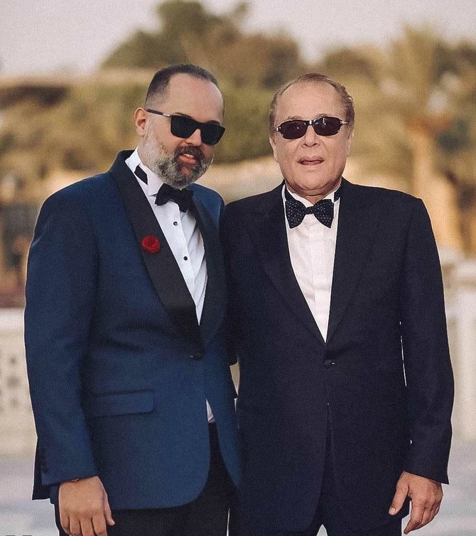 محمد محمود عبد العزيز ووالده الراحل
