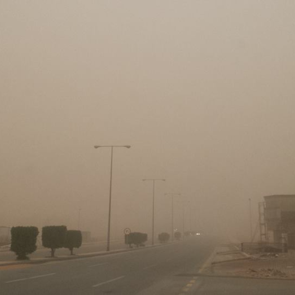 العاصفة الترابية أعاقت الرؤية بشكل كبير في القصيم.