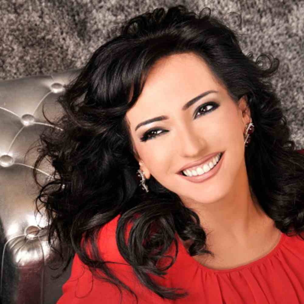 أمل عرفة تريد الهجرة 