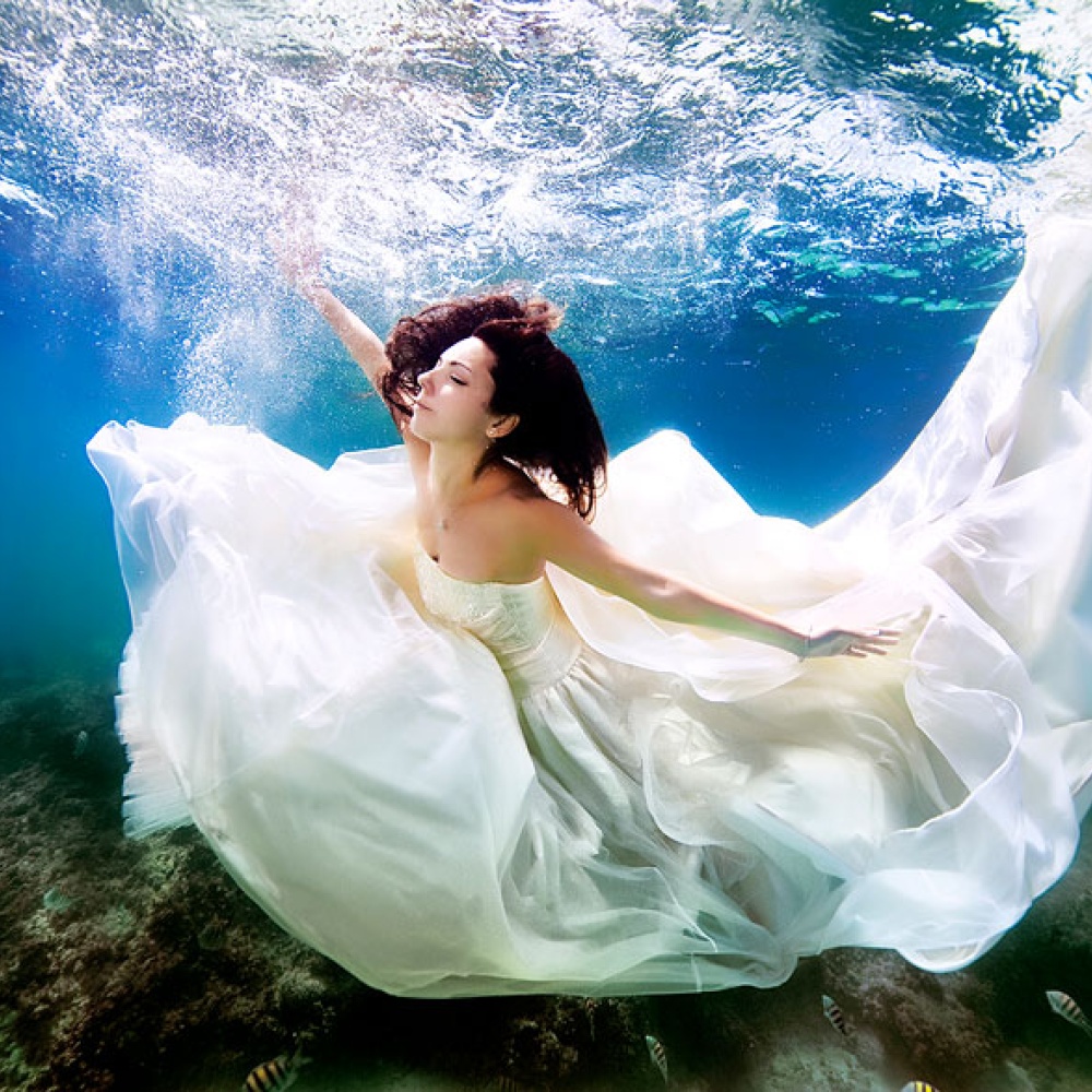 بالفيديو: أجمل صور الزفاف تحت الماء..