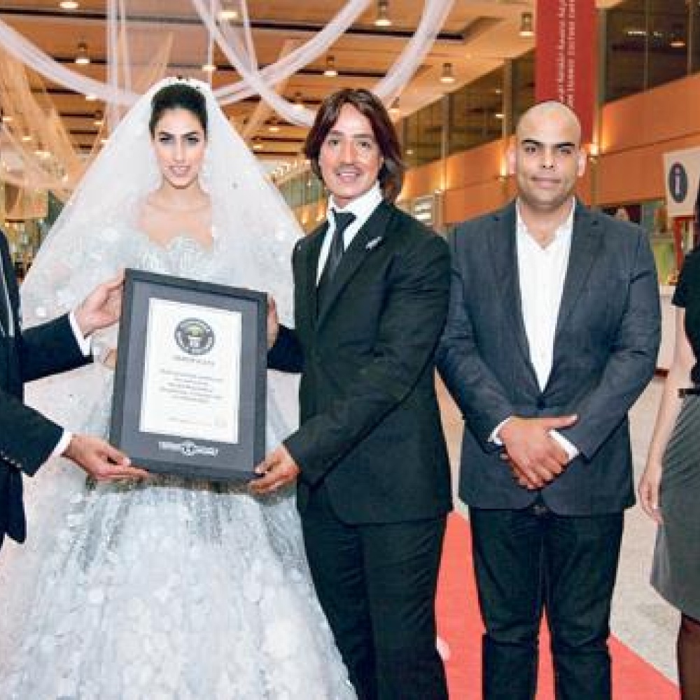 أطول طرحة عروس في العالم... إماراتية