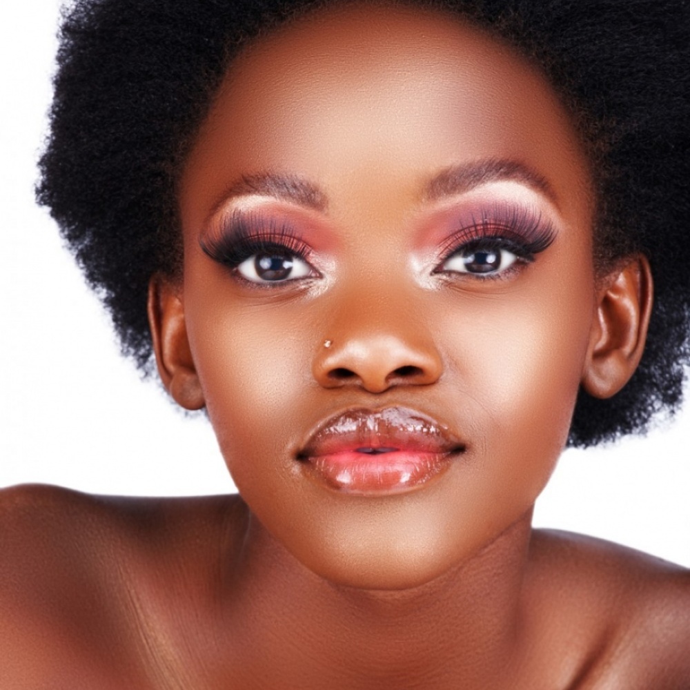 5 ملايين مشاهدة لفتاة تحول نفسها لـ"ملكة جمال" بالمكياج