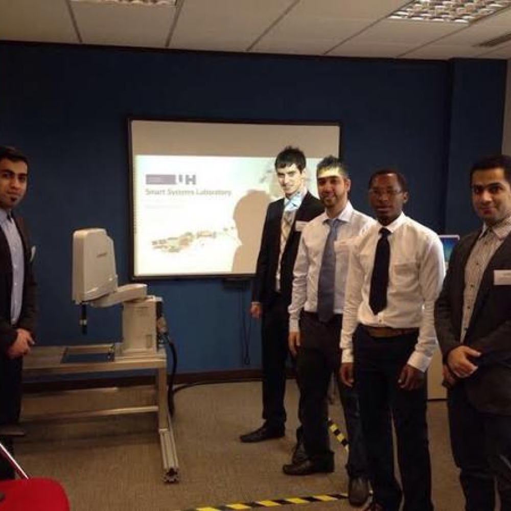 طابان سعوديان يمثلان جامعة بريطانية بعد تفوق مشروع تخرجهما 