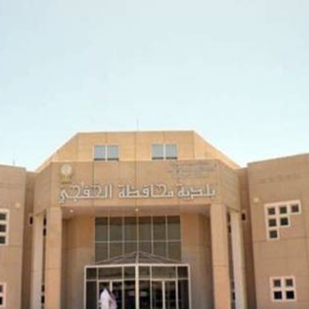 بالفيديو.. عامل يبصق على عجين الخبز قبل إدخاله الفرن بالخفجي