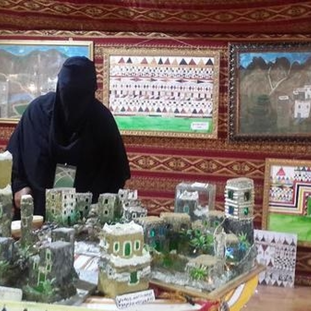 طالبات سعوديات يحوّلن قرية إلى مركز فنون تقنية