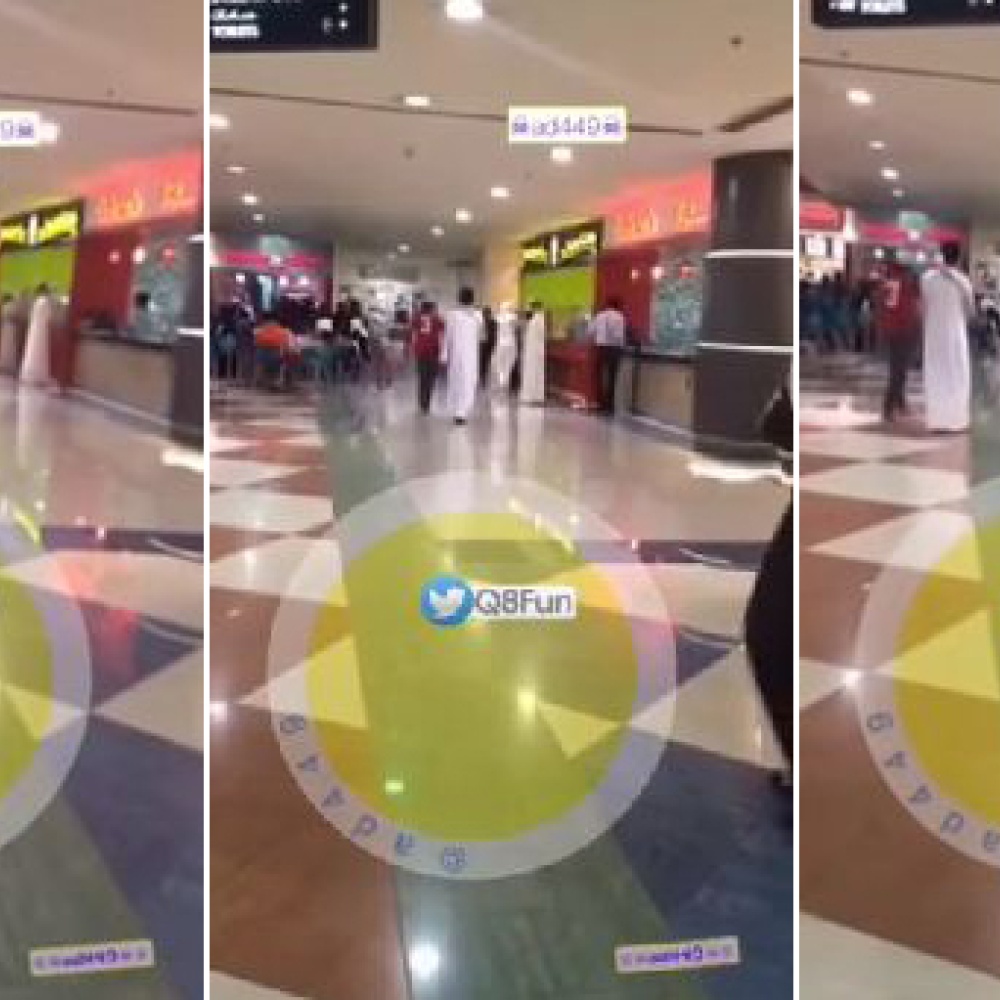 بالفيديو.. عراك بالإيدي بين فتاة وشاب في مول تجاري