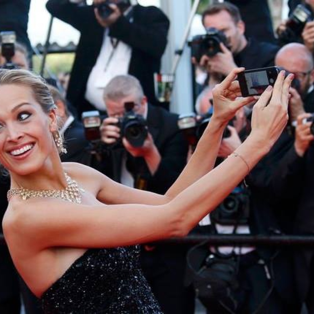 بترا نيمكوفا تلتقط لها صورة selfie في كان بالأمس