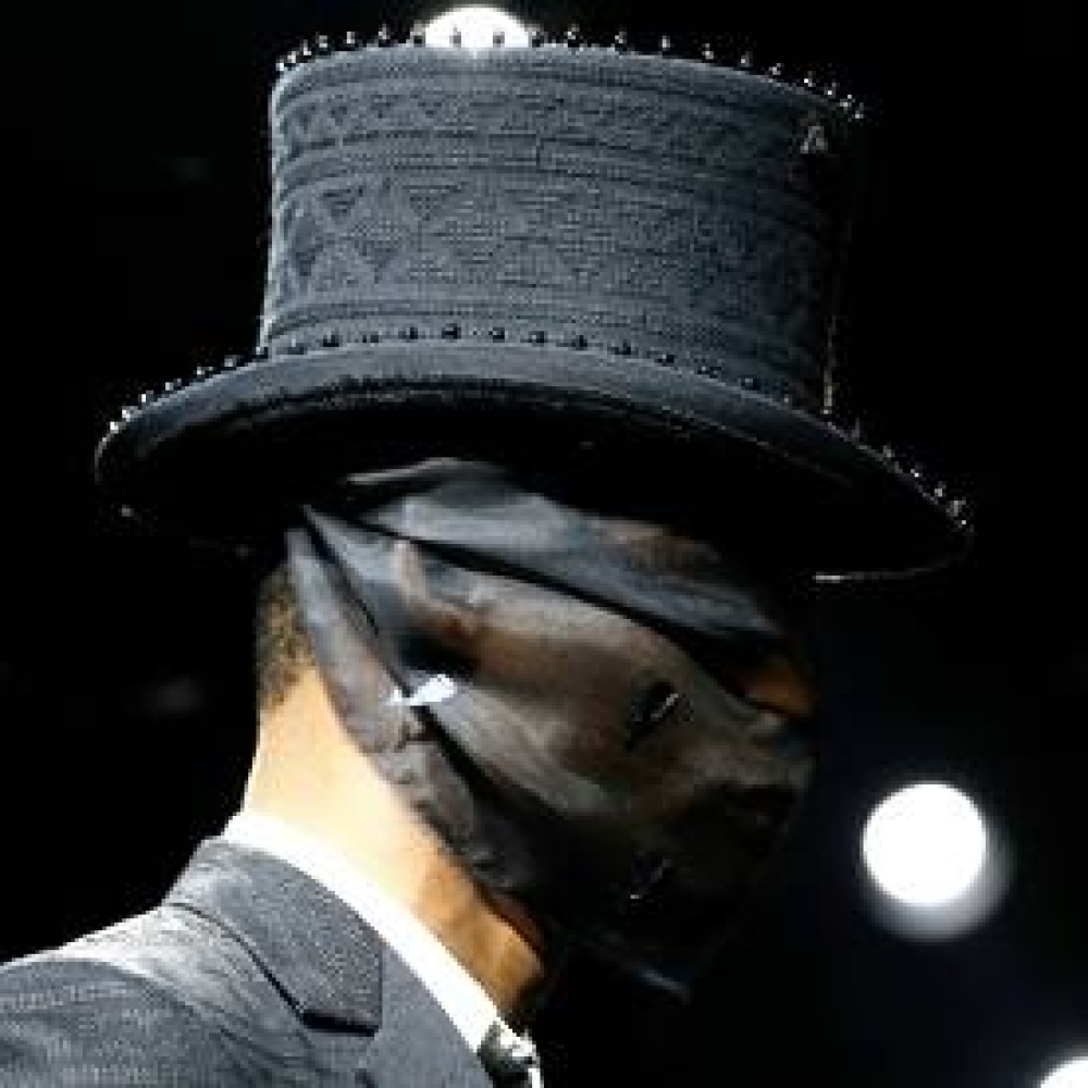 ترى هل ستصبح هذه الموضة رائجة بين الرجال في العالم العربي؟ هذا ما شاهدناه في أسبوع الموضة للرجال في باريس!