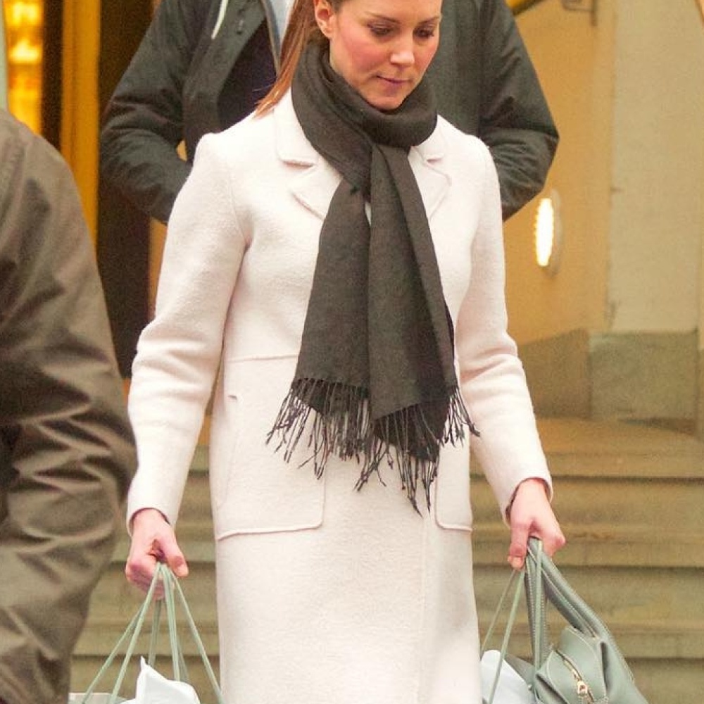 كايت ميدلتون تعرف كيف تخفي حملها جيداً خلال تسوقها في عاصمة الضباب لندن
