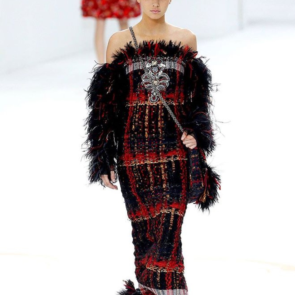 كندل جينر تتألّق في عرض شانيل