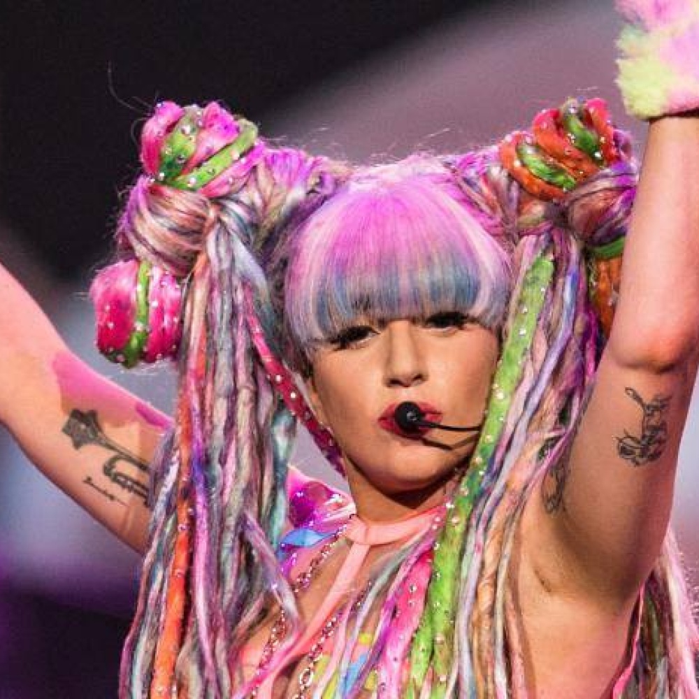 ليدي جاجا تختار هذه المرة المظهر الطفولي في حفلتها الأخيرة في أستراليا .. لكن بلمسة من جنونها المعتاد