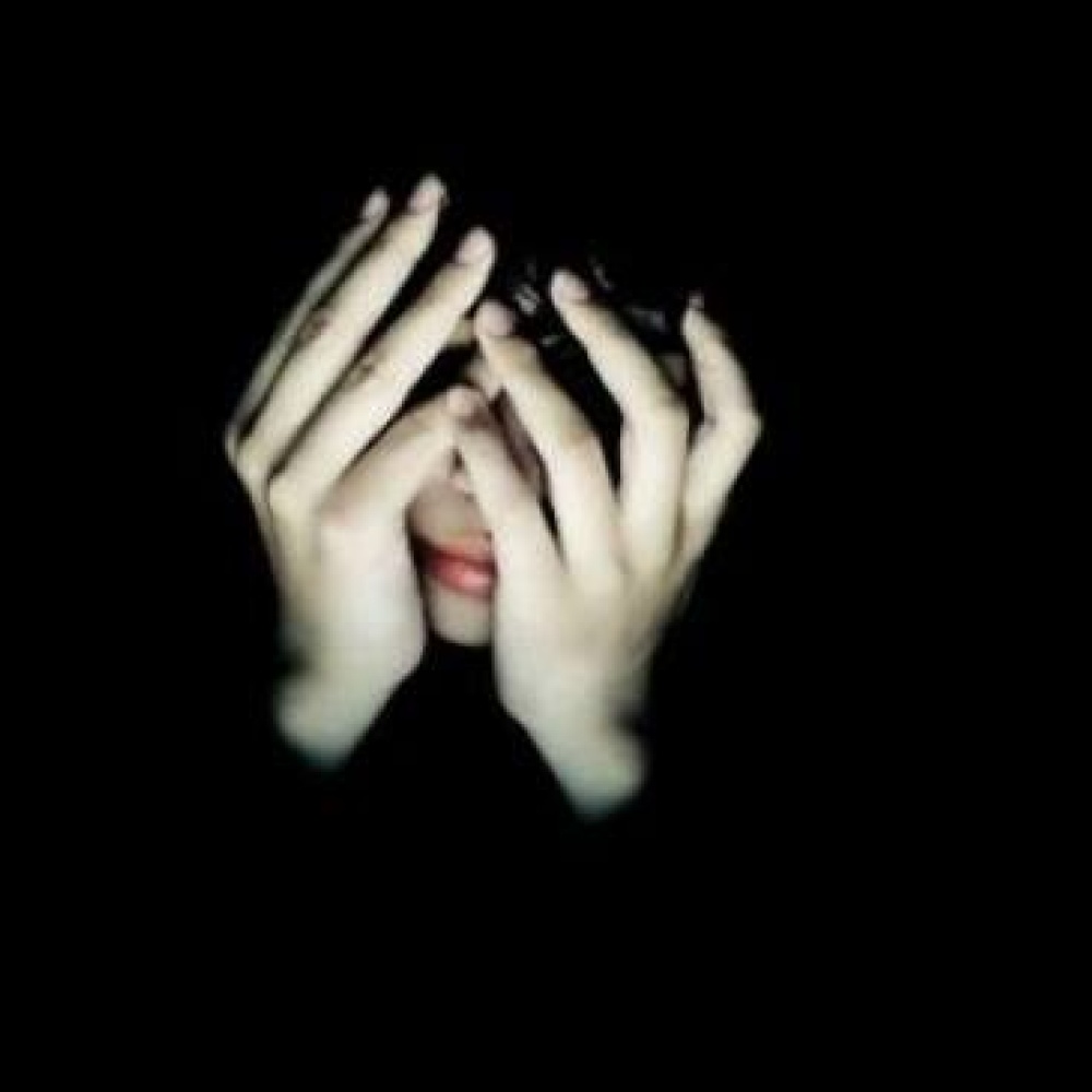 القبض على شرطي خليجي لإختطافه أوروبية وهتك عرضها