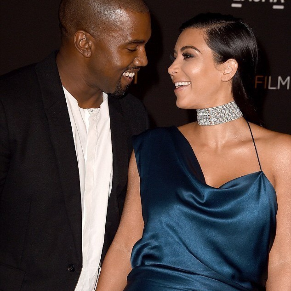 لقطة رومانسية وعفوية للحبيبين كيم وكاني