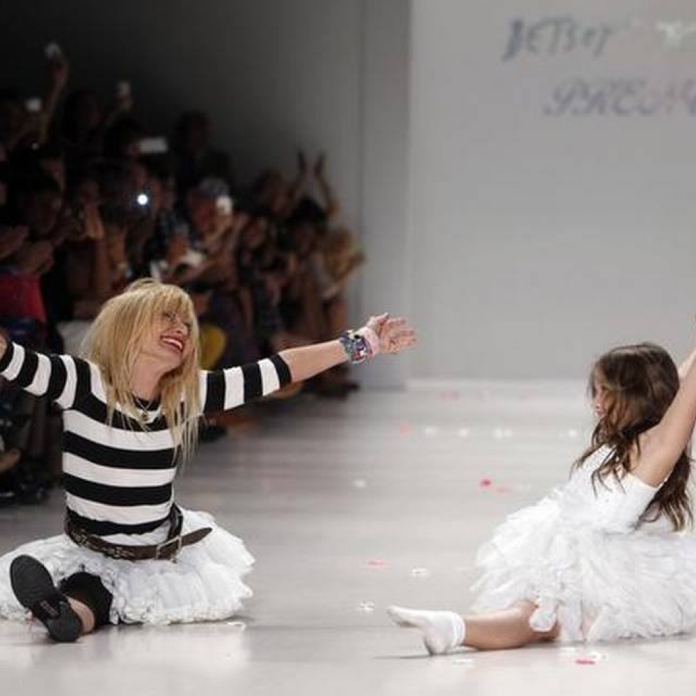 عرض للأزياء أم للباليه؟ هذا ما شاهدناه في عرض Betsey Johnson