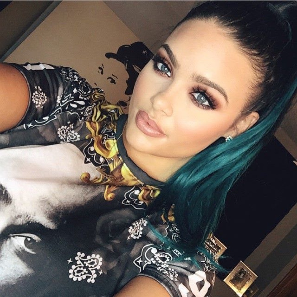 كيلى جينر تدعو المراهقات للتخلى عن الألوان التقليدية للشعر