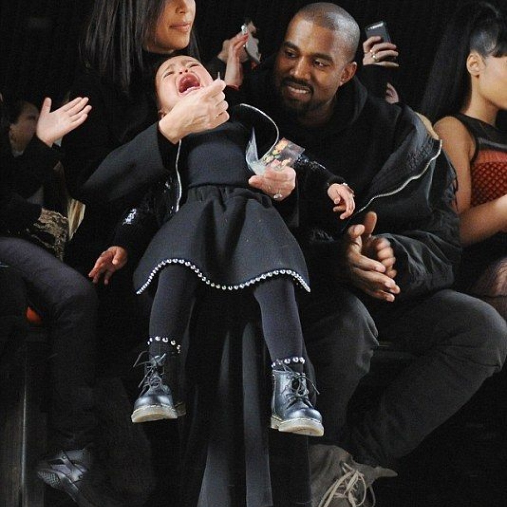 يبدو أن نورث ويست لم تعجبها عروض الكساندر وانج فقررت الاعتراض عليها بالصراخ العالي