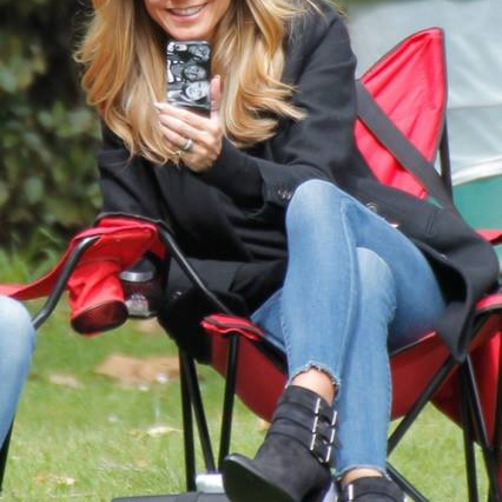 هايدي كلوم تلتقط أجمل لحظات النصر في إحدى المباريات الرياضية لأبنائها