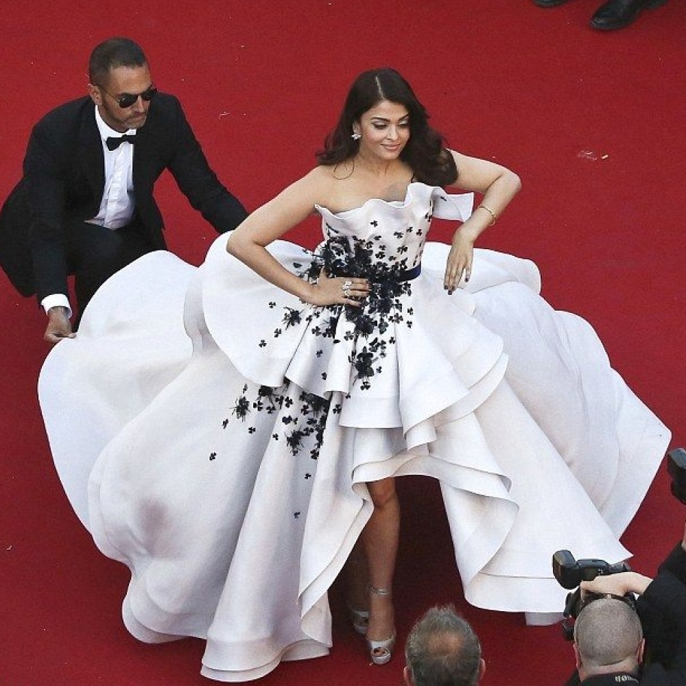 اطلالة أكثر من رائعة لنجمة بوليوود أشواريا راي في مهرجان كان