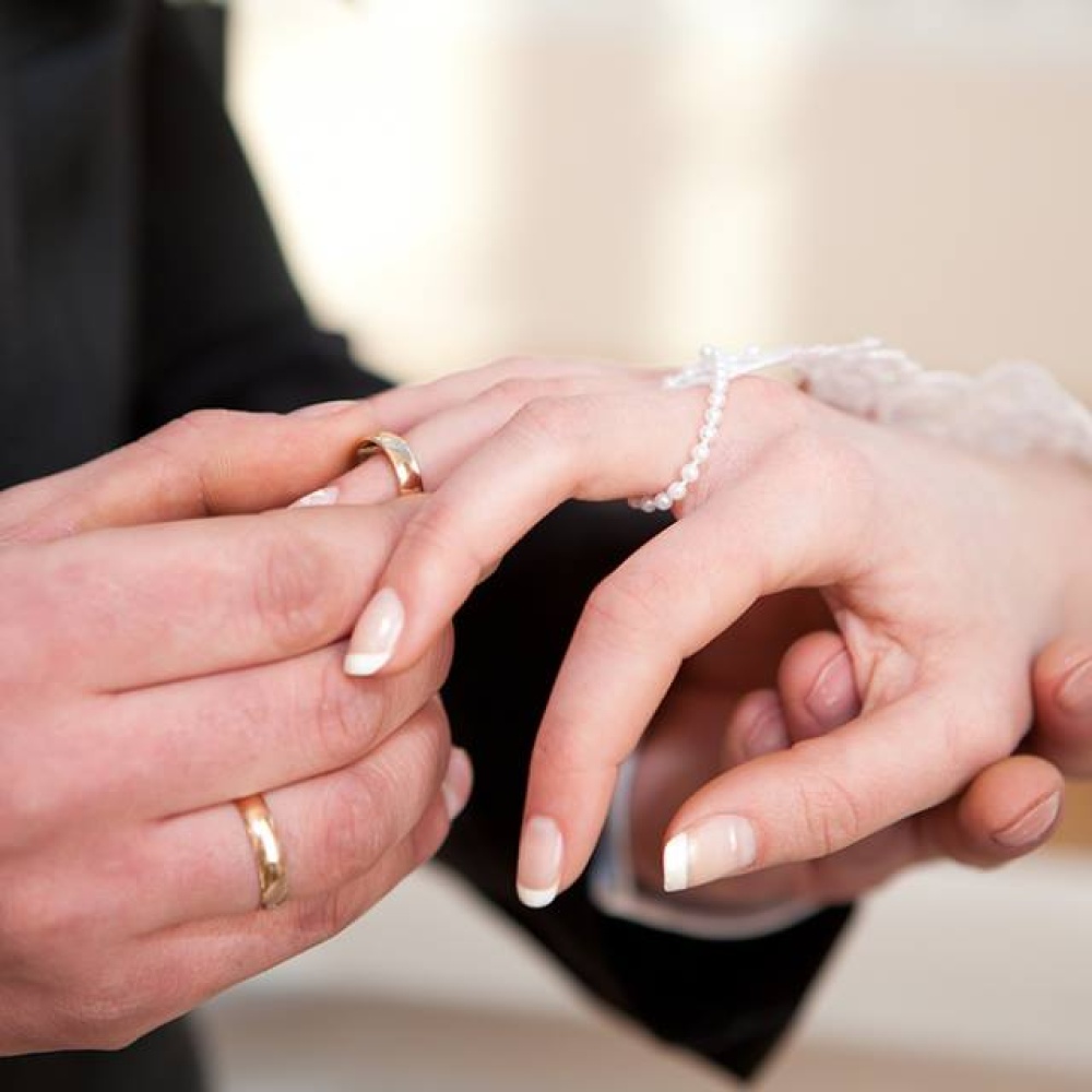 أسرار تنقل الرجل المزواج بين النساء!