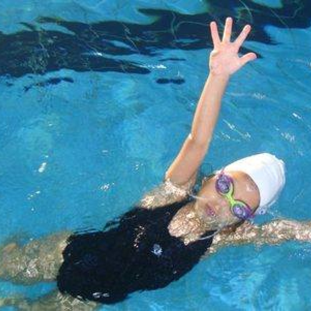 سلامة راشد.. أول إماراتية في السباحة الإيقاعية