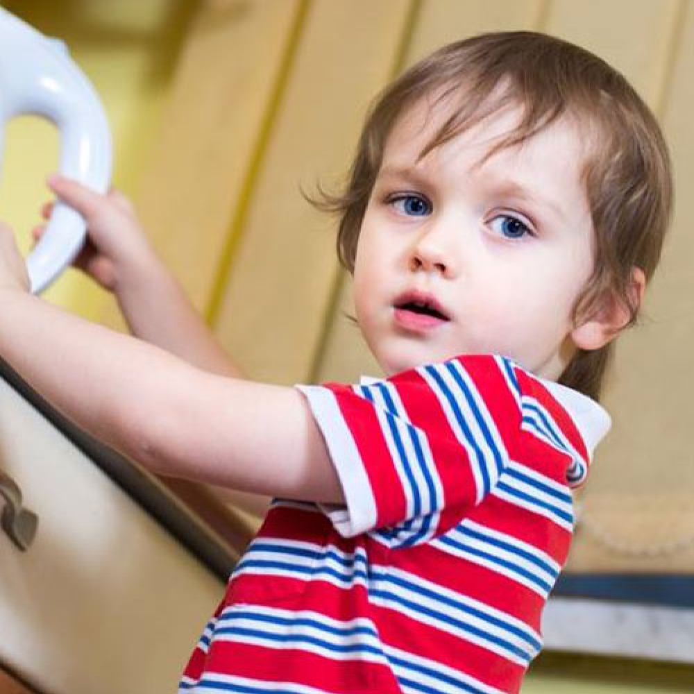 كيف تسعفين طفلك عند تعرضه لحروق السوائل الساخنة؟