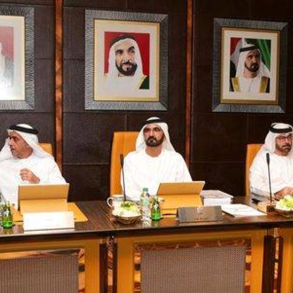 الشيخ محمد بن راشد خلال ترؤسه مجلس الوزراء