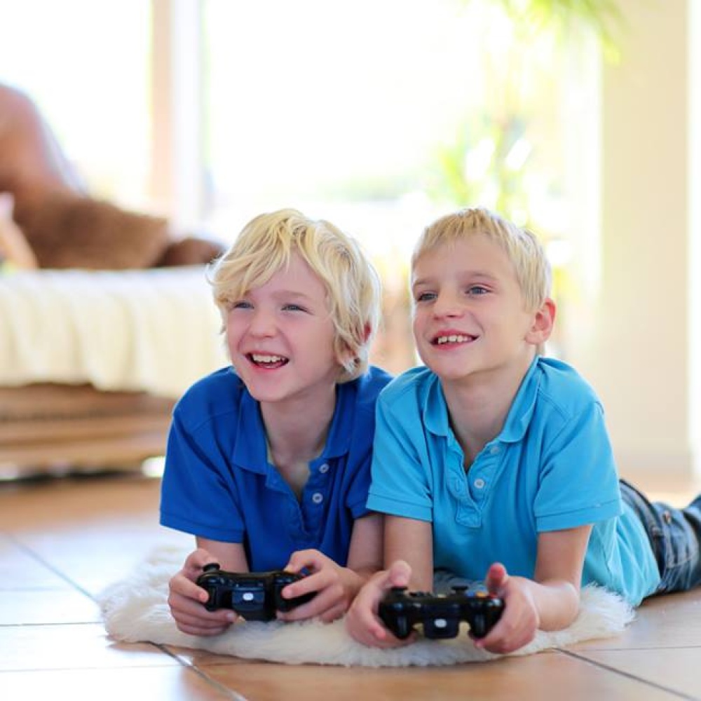 للأم: كيف تخصصين وقتا محددا للعب طفلك بألعاب الميديا؟ 