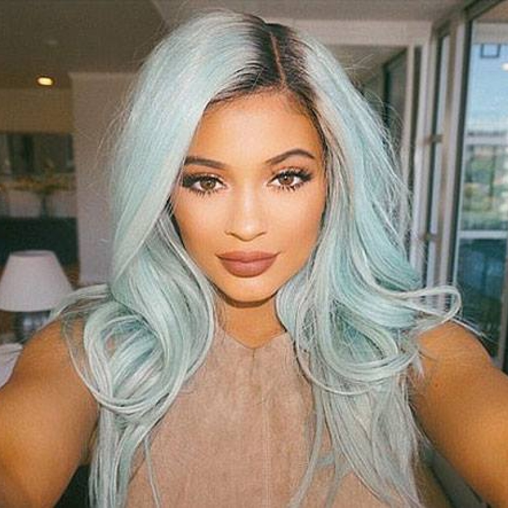 سيلفي كيلي جينر بلون شعرها الجديد