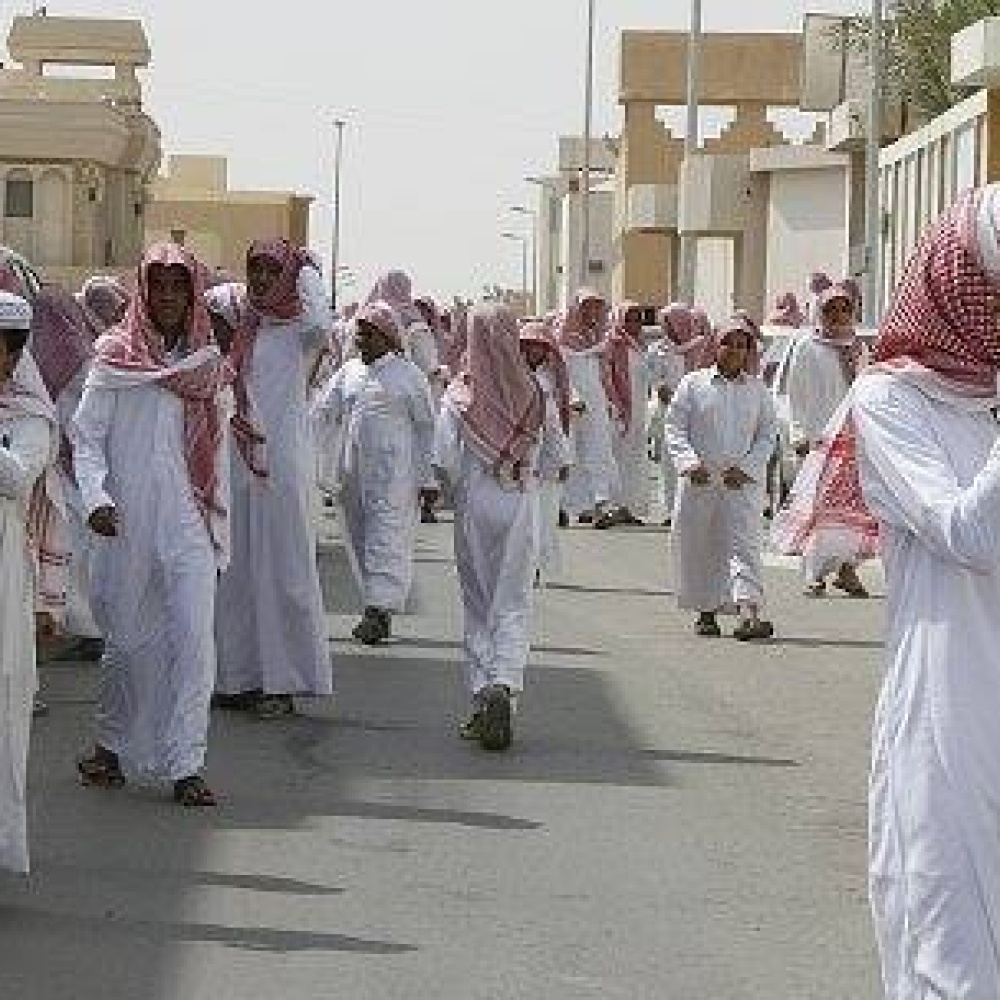 ضرب وسحل طالب في ممر مدرسة خاصة في الشارقة 