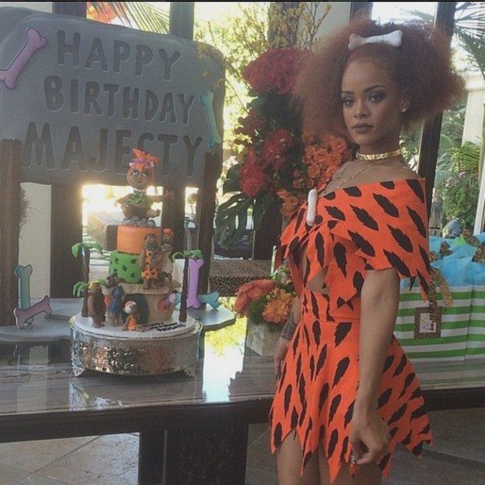 ريهانا تحتفل على طريقتها الخاصة بعيد ميلاد قريبها