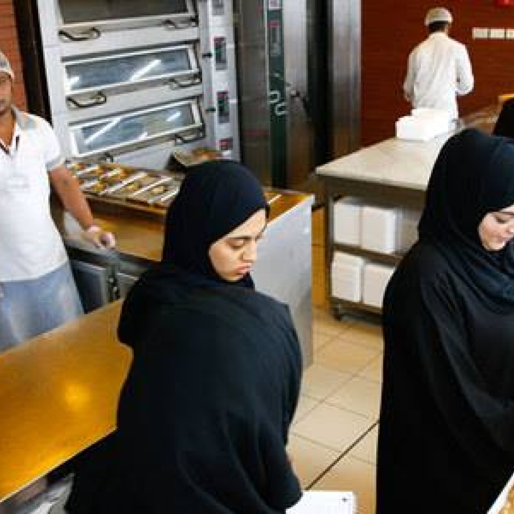 مفتشات إماراتيات يتخصّصن في الكشف عن الغذاء الفاسد