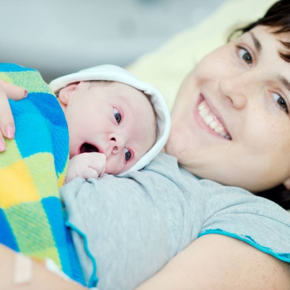 لهذه الأسباب على الأطباء الإنتظار قليلا قبل قطع الحبل السري!