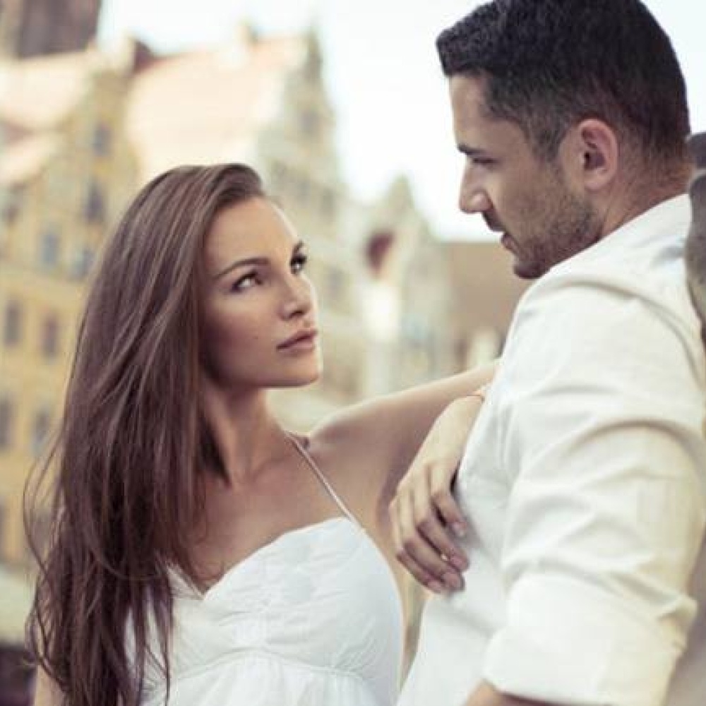 كلمة "بحبك" هي آخر ما يود الرجل سماعه .. فما صحة ذلك؟