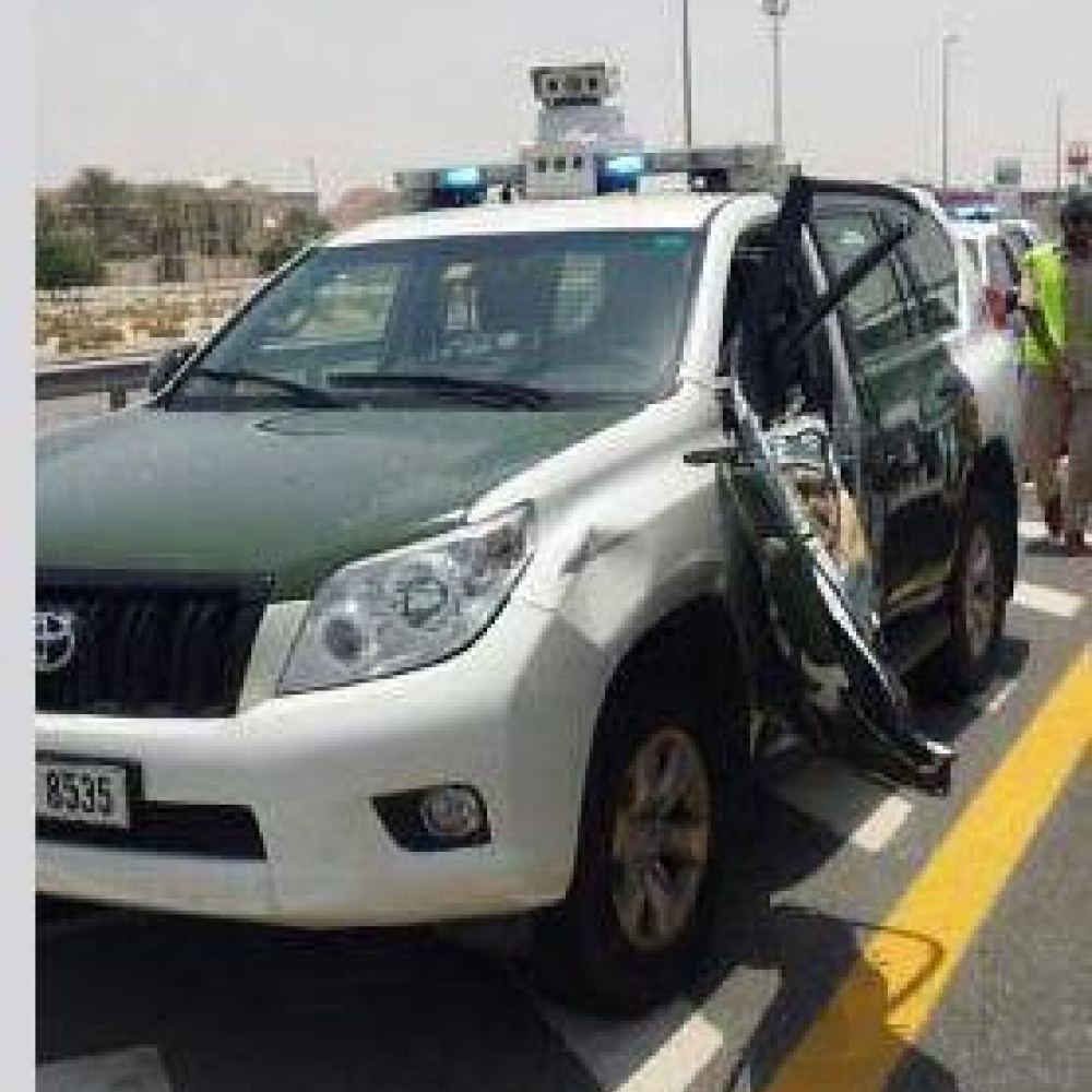 في دبي.. وفاة رقيب شرطة أثناء مساعدة إمرأة على الطريق