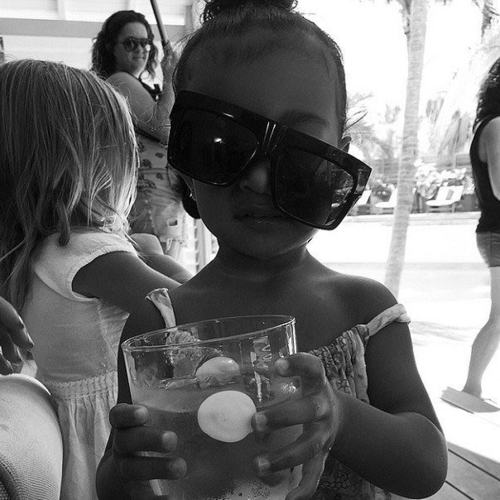 يبدو أن نورث ويست قد تحمست منذ الآن بتجربة مقتنيات والدتها !