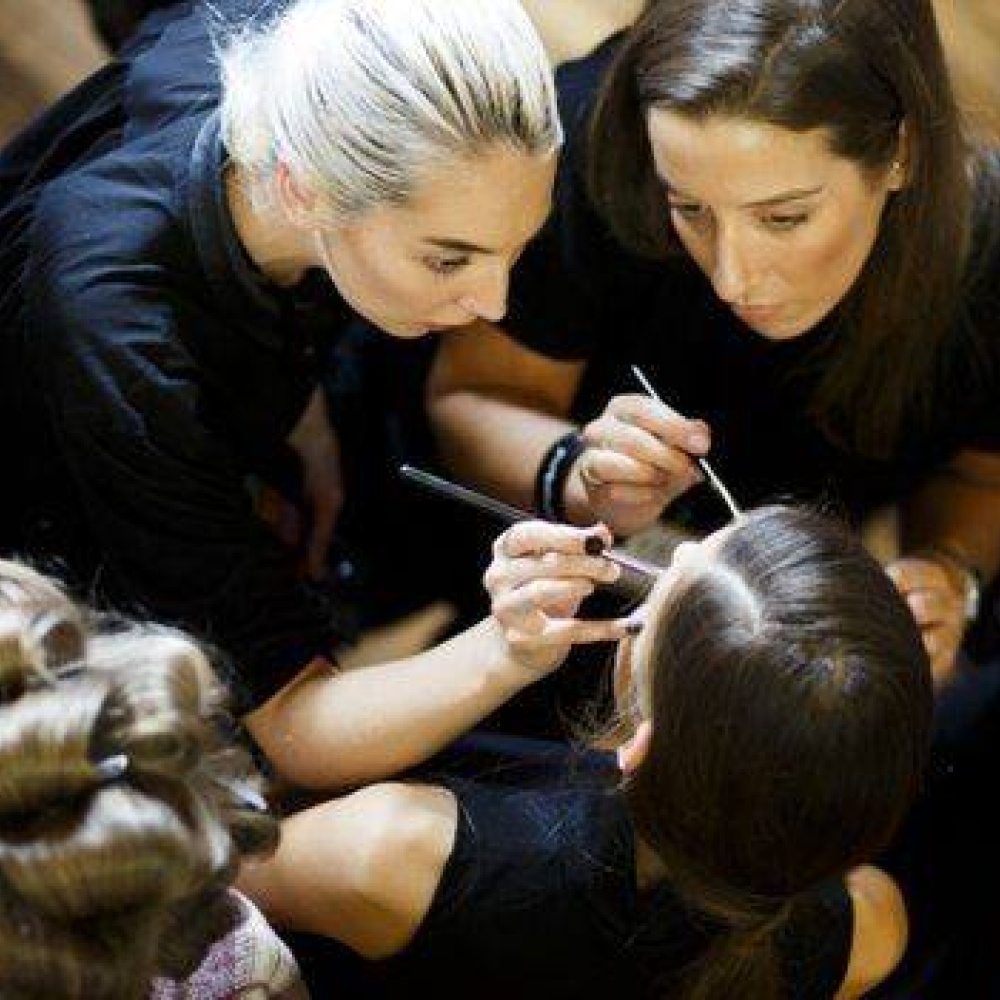 خبير مكياج واحد لا يكفي ضمن أسبوع الموضة في لندن