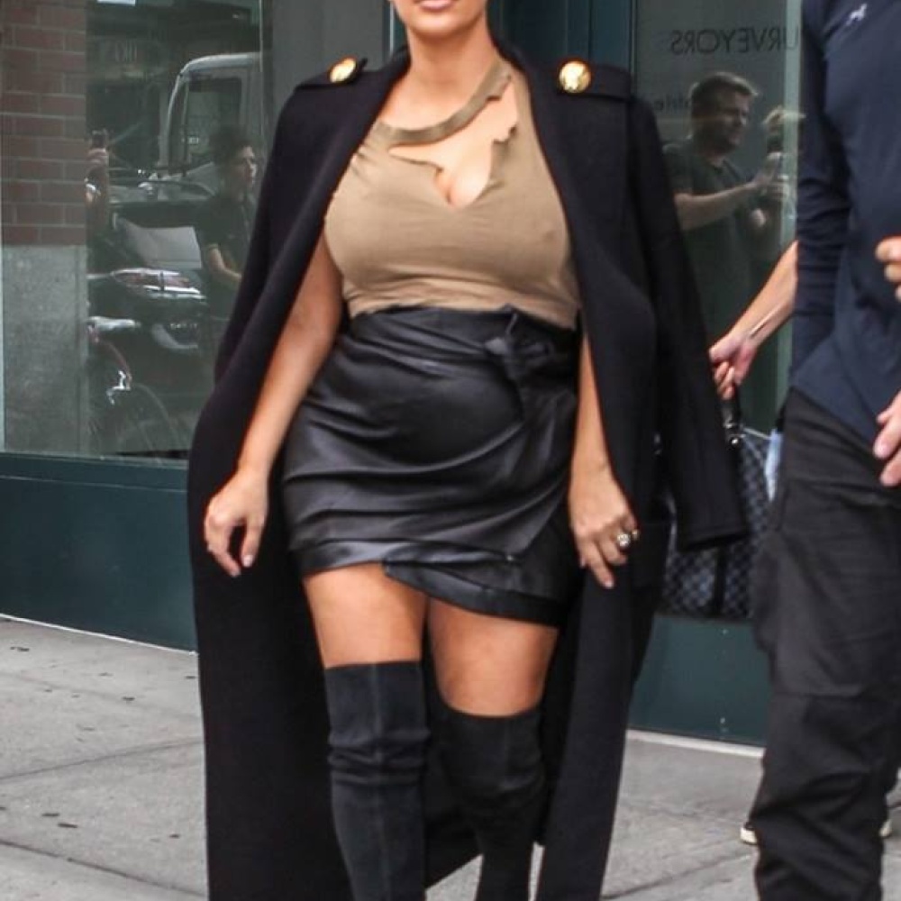 يبدو أن ذوق كيم كاردشيان خلال فترة حملها بات في انحدار تام .. وبحاجة لمساعدة سريعة