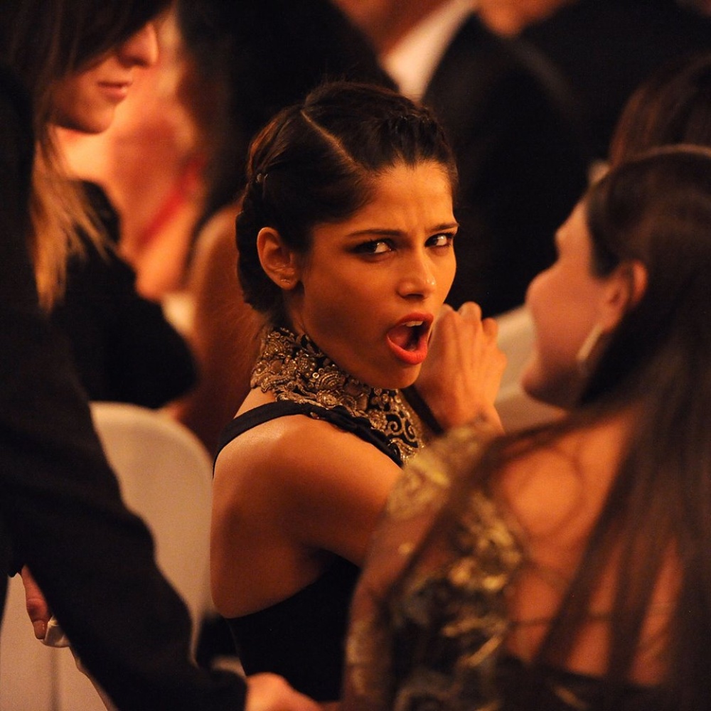 يا ترى ما الذي شاهدته فريدا بينتو ليجعلها مستغربة إلى هذا الحد؟