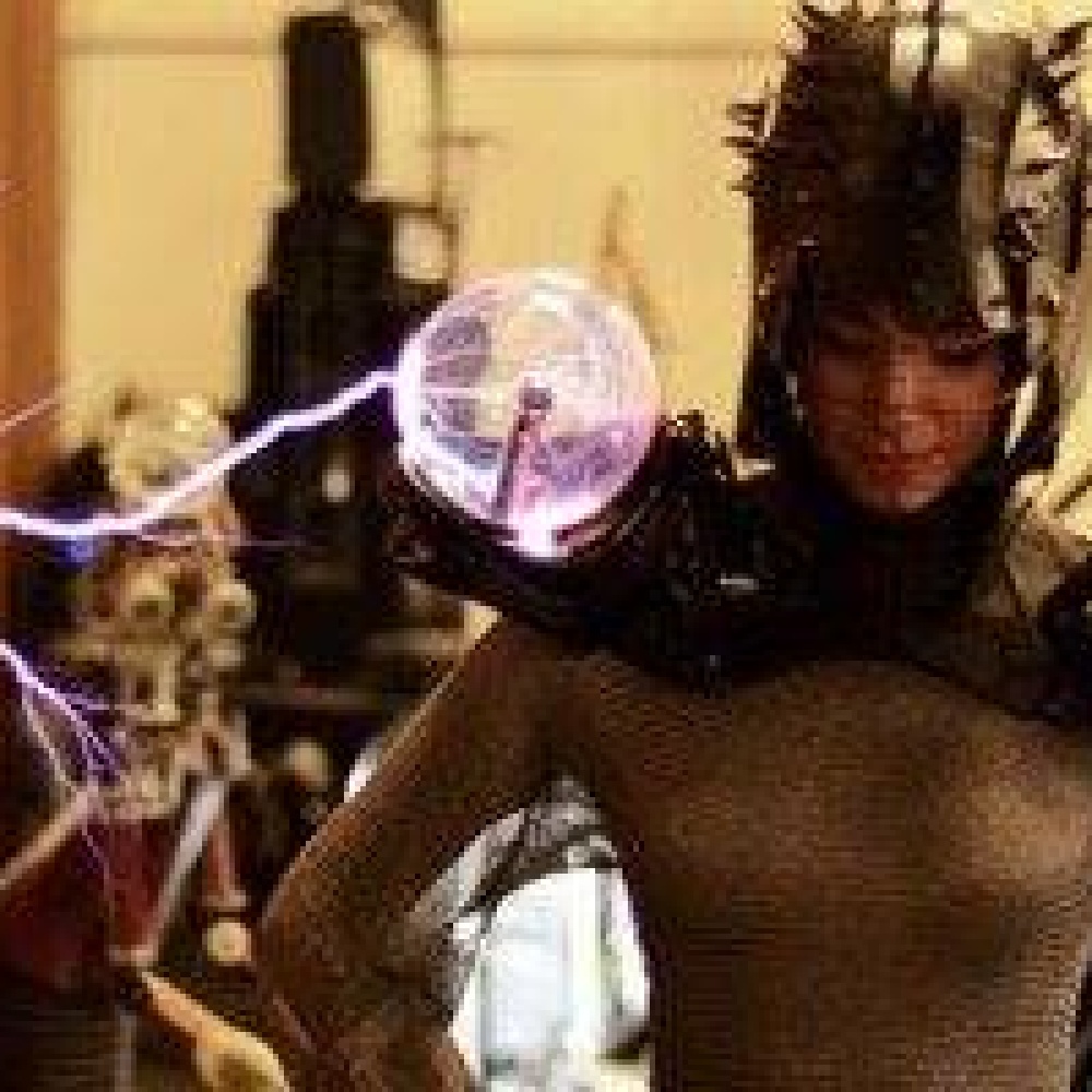 ما رأيك عزيزتي القارئة بهذا الفستان الذي يولد نصف مليون فولت؟ ترى هل توافقين على ارتدائه؟ الفستان من تصميم الهولندي أنوك ويبرشت