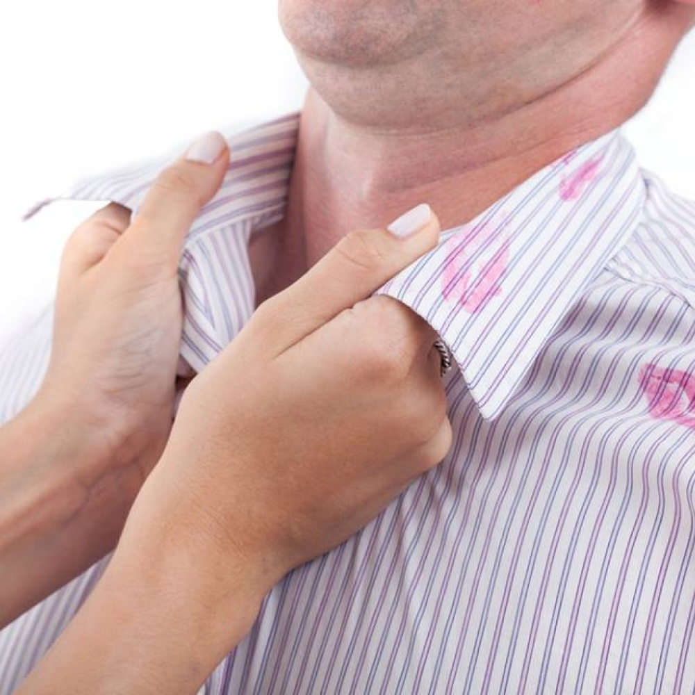 بالفيديو: ماذا فعلت هذه الزوجة بعد خيانة زوجها لها؟