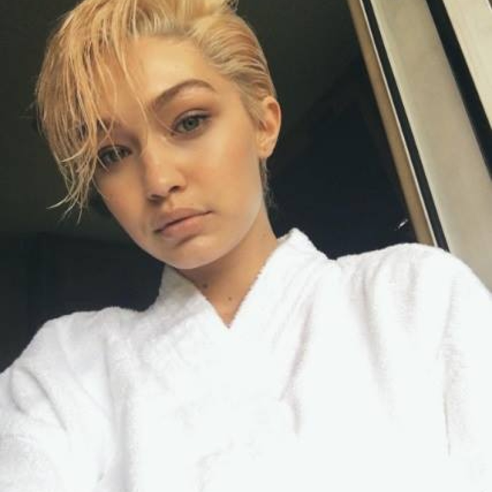 جيجي حديد في كذبة ابريل بقصة شعر قصيرة للغاية!